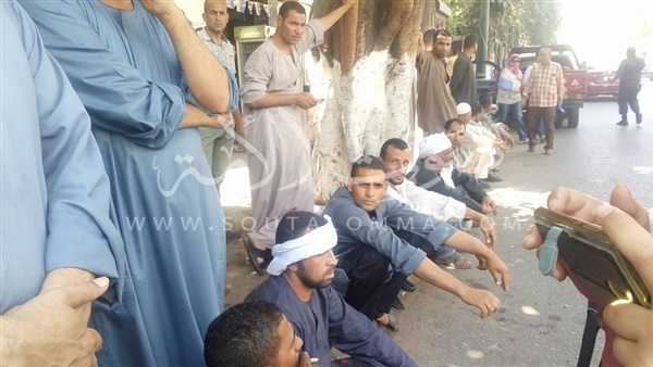 بالصور.. أهالى المختطفين بليبيا ينقلون وقفتهم إلى مجلس الوزراء