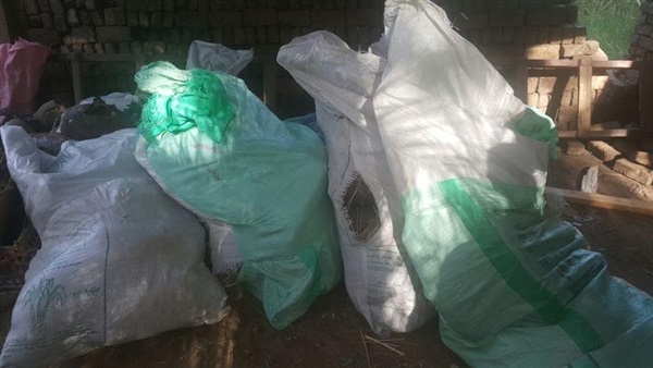 بالصور.. أمن أسوان يداهم وكر لحيازة الأسلحة وتجارة المخدرات بكوم أمبو