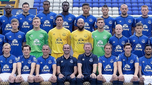 حارس أبطال أوروبا مطلوب في إيفرتون