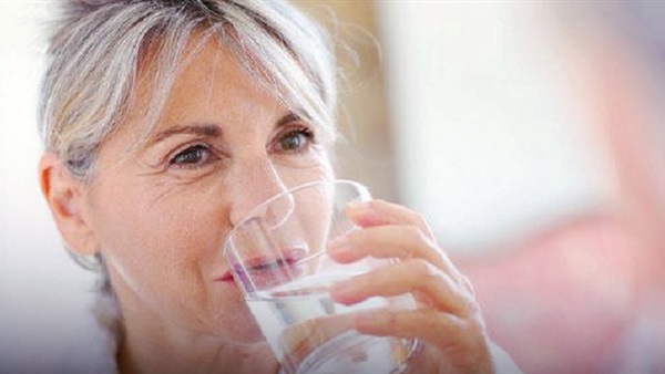 كيف يمكن لكبار السن مواجهه الشعور بالعطش؟