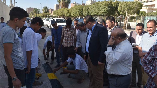 بالصور.. محافظ الفيوم يتفقد أعمال مبادرة «حلوة يا بلدى»