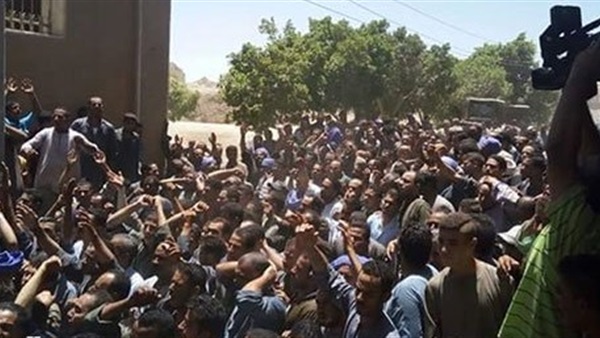 بالصور.. تشييع جنازة قتيل «طهنا الجبل» بالمنيا 