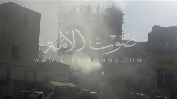 بالصور.. السيطرة علي حريق هائل داخل محل بالفيوم 