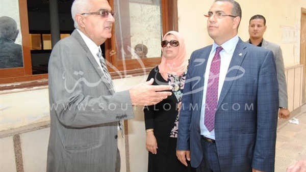 رئيس جامعة المنصورة يتفقد مبنى كلية الآداب القديم 