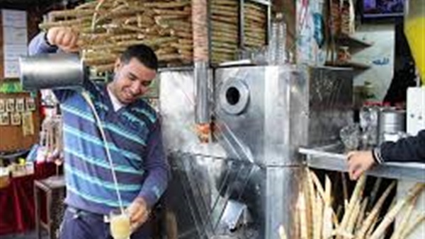 بالفيديو.. مواطنون يسخرون من المدرسين: «بيبيعوا قصب فى الإجازة»