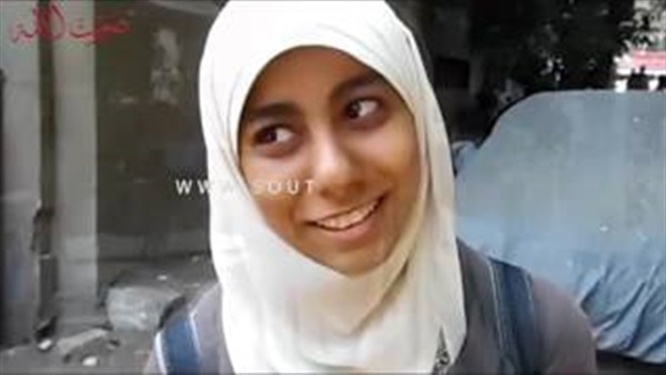 بالفيديو.. مواطنة عن عمل المدرس بالإجازة: بيببع قصب 