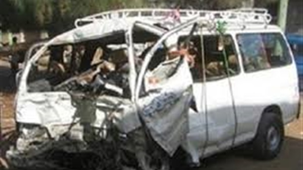 إصابة 18 شخصاً فى حادث تصادم ميكروباص ومقطورة بالجيزة