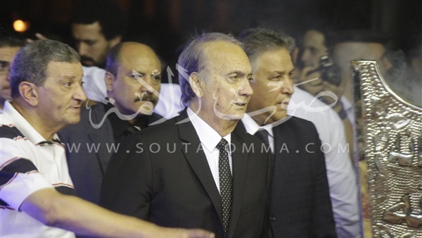 بالصور.. «زاهر» يصل عزاء طارق سليم