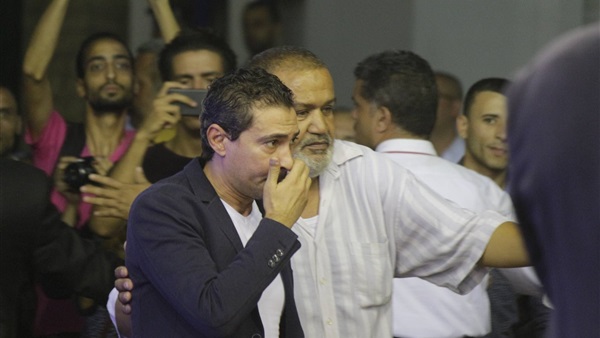 بالصور.. «بركات» و«جمعة» يصلان عزاء طارق سليم