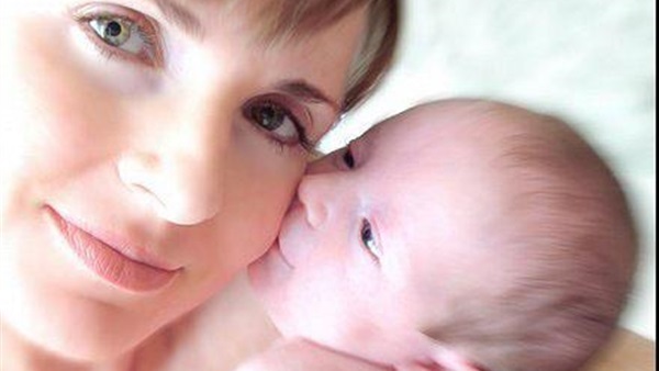 دراسة: الأمهات يفضلن الإنجاب في فصلي الربيع والصيف