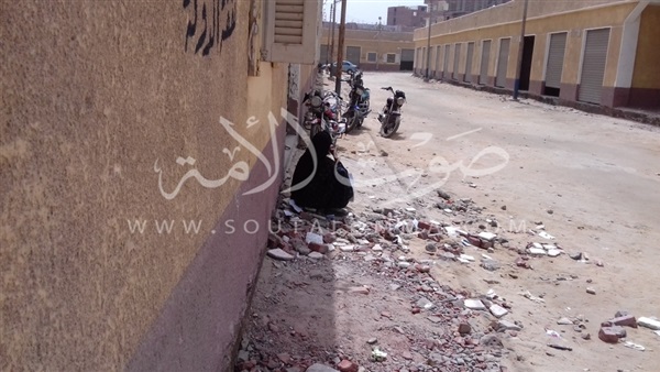 بالفيديو والصور.. صدق أو لا تصدق.. مرضى مستشفى إهناسيا ببني سويف يعالجون في «ورش السمكرة».. مواطنون: نشعر كأننا سيارات بها عطل.. عاملون: المشهد مهين وغير لائق.. ونائب الدائرة: تحول إلى وحدة صحية
