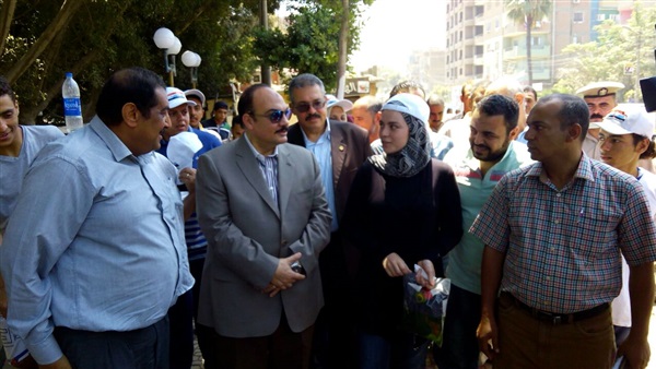بالصور.. محافظ القليوبية يشارك ضمن مبادرة «حلوة يا بلدي»