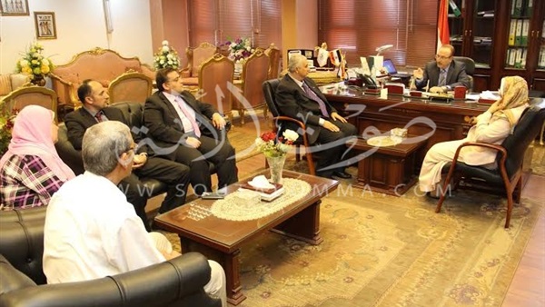 محافظ بني سويف يستقبل وفد من مجلس الوزراء