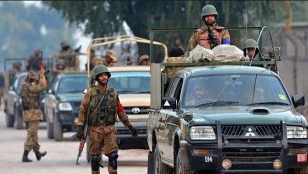 القوات الباكستانية تقضي على انتحاريين اثنين في كراتشي