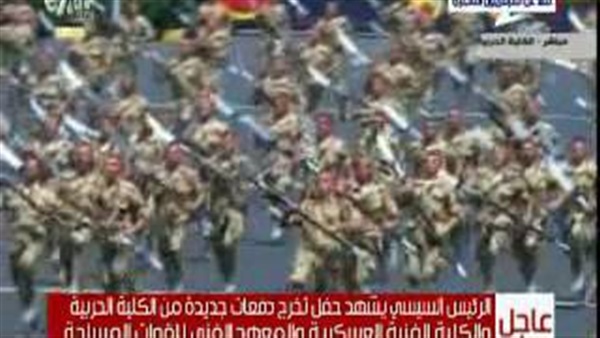 بالفيديو.. «السيسى» يشاهد عروض قوات الصاعقة بالكلية الحربية