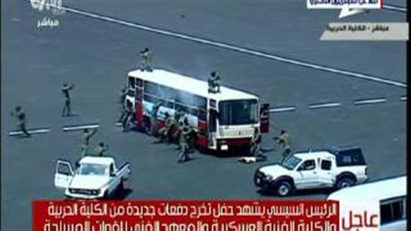 بالفيديو.. طلبة «الحربية» ينفذون عرض تحرير رهائن أمام «السيسي»