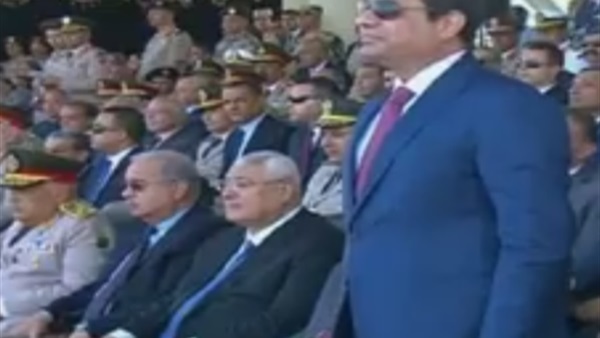 «السيسي» يتابع تشكيلات فرق الموسيقى العسكرية بالكلية الحربية