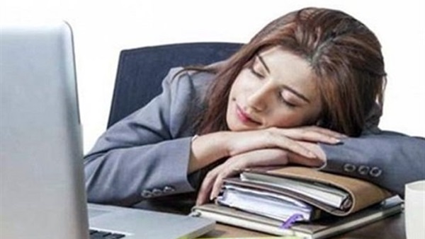 4 حيل للتغلب على النوم في مكتبك