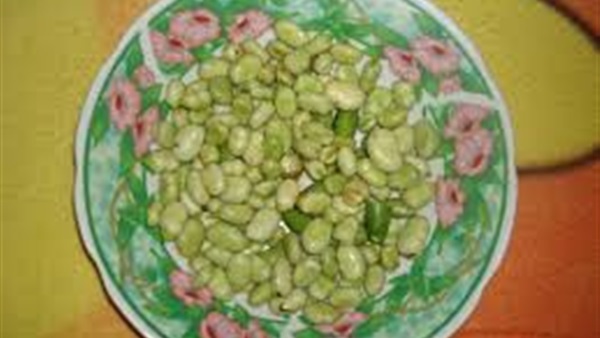 طريقة عمل شوربة الفول الأخضر والسلق