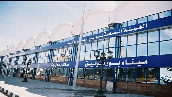 ميناء «بورتوفيق» يستقبل السفينة «دودو» بحمولة 300 سيارة 