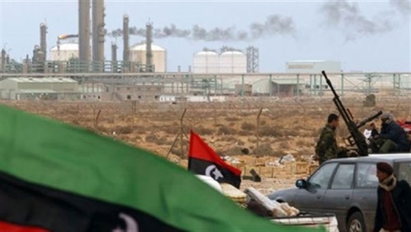 حرس المنشآت النفطية يبدأ فتح المرافئ المحاصرة بليبيا