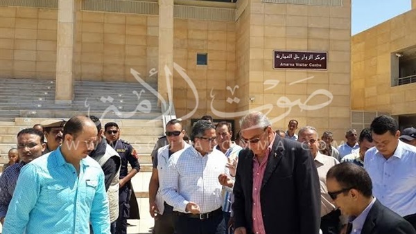 بالصور.. وزير الآثار ومحافظ المنيا يتفقدان مركز زوار تل العمارنة