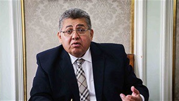 «الشيحي» يجدد للقيادات الإدارية بجامعة القناة