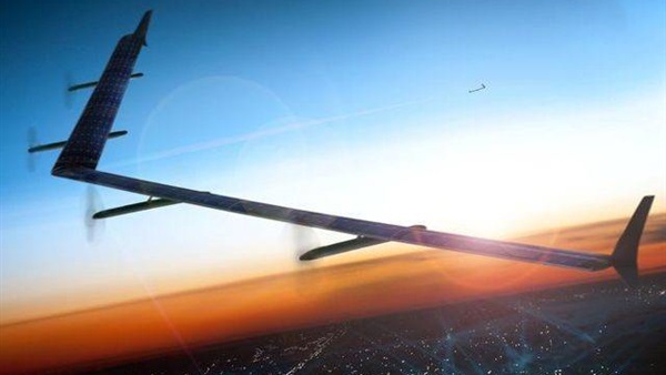 «فيسبوك» تعلن أول رحلة تجريبية لطائرتها من دون طيار Aquila