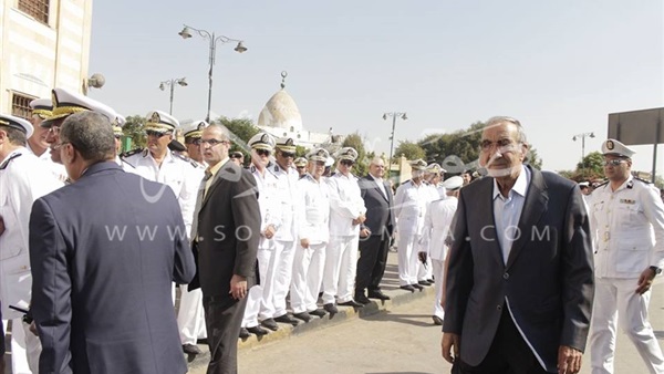 بالصور.. وصول زكريا عزمى إلى عزاء حكمدار القاهرة 