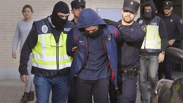 السلطات الأسبانية تلقي القبض على مهربين ليبيين