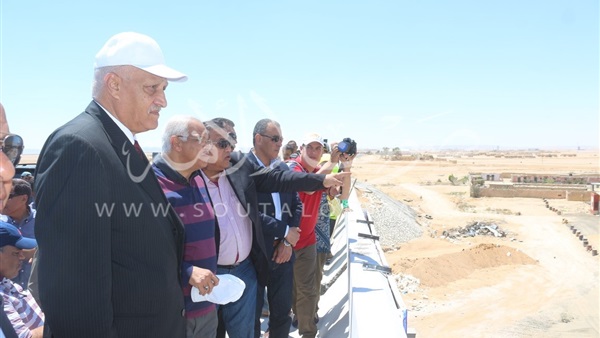 بالصور..وزير النقل و«الهياتمي»يتفقدان تطوير طريق القاهرة ـ السويس 