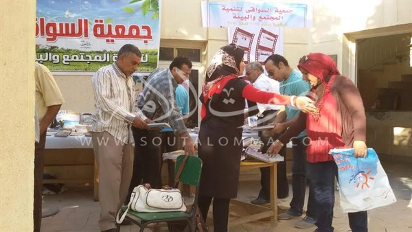 توزيع  2000 كتاب مجاني علي أبناء سنورس بالفيوم 