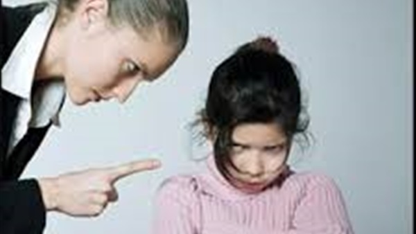 8 أنواع من الكذب يمارسها طفلك للتحايل عليكِ