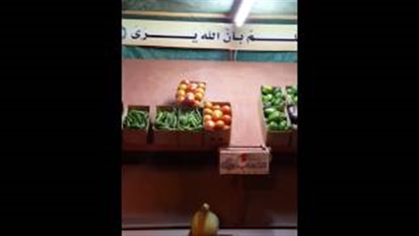 بالفيديو..كشك للخضار بدون بائع فى السودية