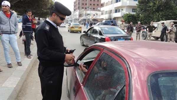 ضبط 3سائقين وبحوزتهم 40 ألف علبة سجائر مهربة بمطروح