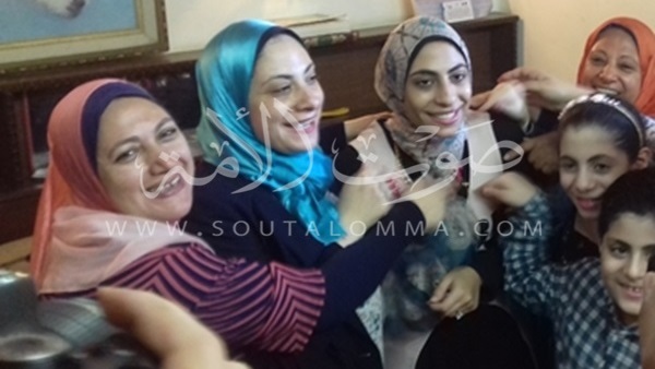 بالفيديو والصور.. الأولي علي الثانوية العامة مكرر: «والدتي سر نجاحي»