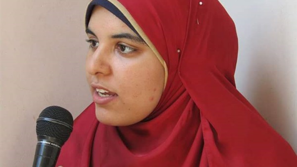 بالصور..تعليم الفيوم يزور الطالبة«نسمة»الأولى على الثانوية العامة 