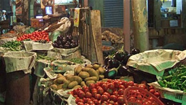 قطار الدولار يواصل دهس المصريين دون رحمة.. ارتفاع الأسعار يصيب الأسواق بالركود..275 جنيهًا زيادة على طن الحديد.. تجار«السيارات»يعلنون وقف البيع..ورئيس الشعبة العامة للذهب: تأثرنا كثيرًا بأزمة الدولار 
