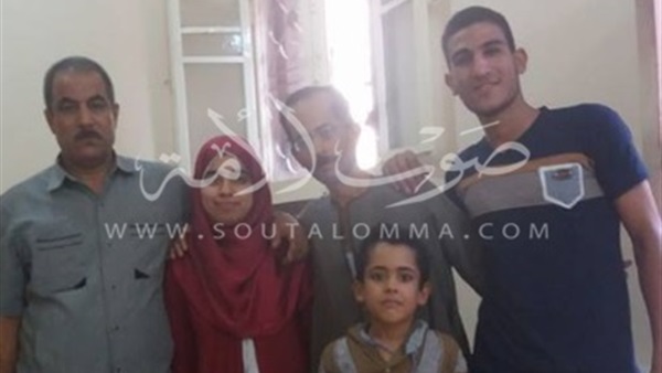 بالصور.. الأولى علمي علوم مكرر: «أسرتي سر نجاحي»