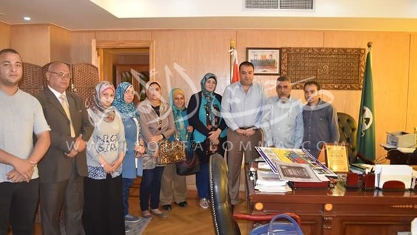 محافظ الفيوم يلتقي وفداً صحفياً لمناقشة القضايا الحيوية 