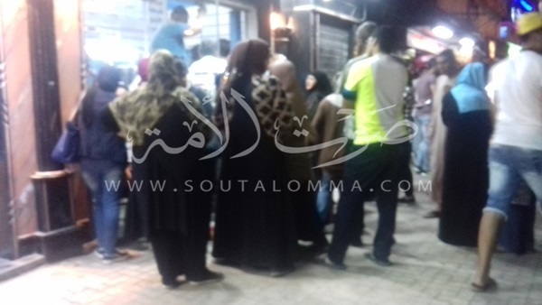 بالصور..زحام شديد أمام مراكز الانترنت بالإسكندرية للحصول على نتيجة الثانوية