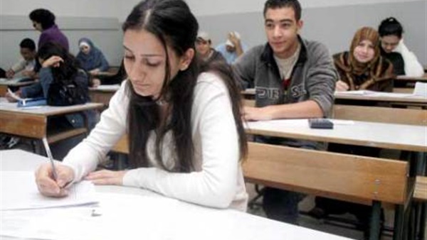 بالفيديو.. الأولى على الثانوية العامة: عرفت النتيجة من المؤتمر