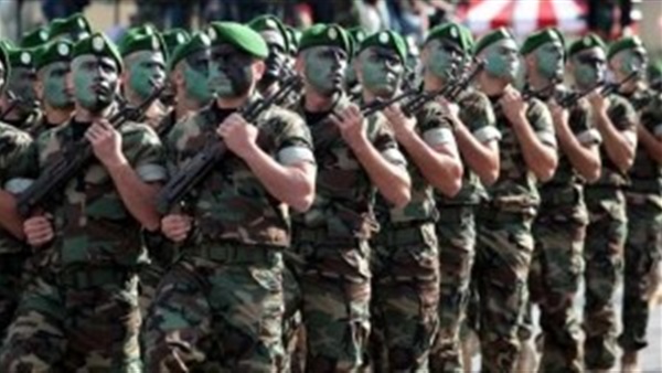 ضبط 4 الاف قطعة سلاح فى الجزائر منذ سقوط القذافى