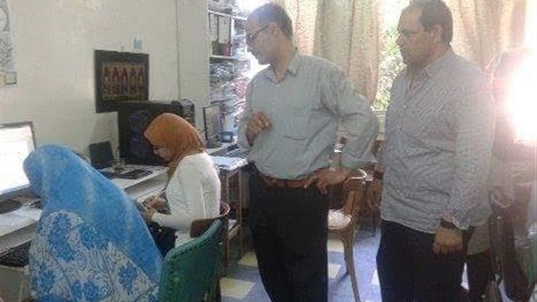 بالصور.. رئيس مدينة الزقازيق يجتمع مع أسر الشهداء