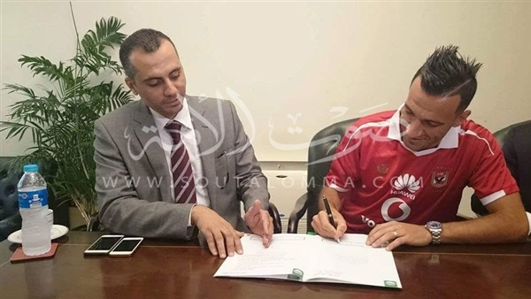 بالصور.. توقيع «معلول» للأهلي