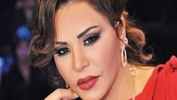 أحلام تفاجئ فريق عملها أثناء تواجدها بالقاهرة 