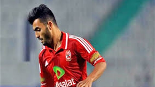 صورة.. «نجم الأهلي» يوقع على عقوذ إنتقاله لـ«الإنتاج الحربي»