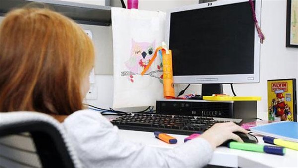 61 % من البريطانيين يعترفون بالتجسس على رسائل أطفالهم الإلكترونية
