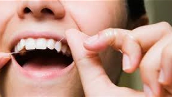 10 عادات شائعة تهدد «صحة الأسنان»