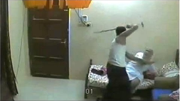 عامل تنظيف آسيوي يغتصب فتاه في منزلها